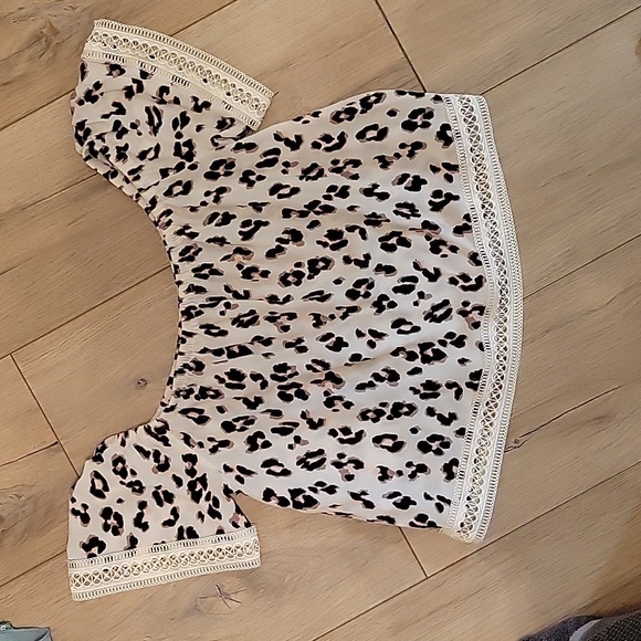 Express off the shoulder top - Picture 2 of 2